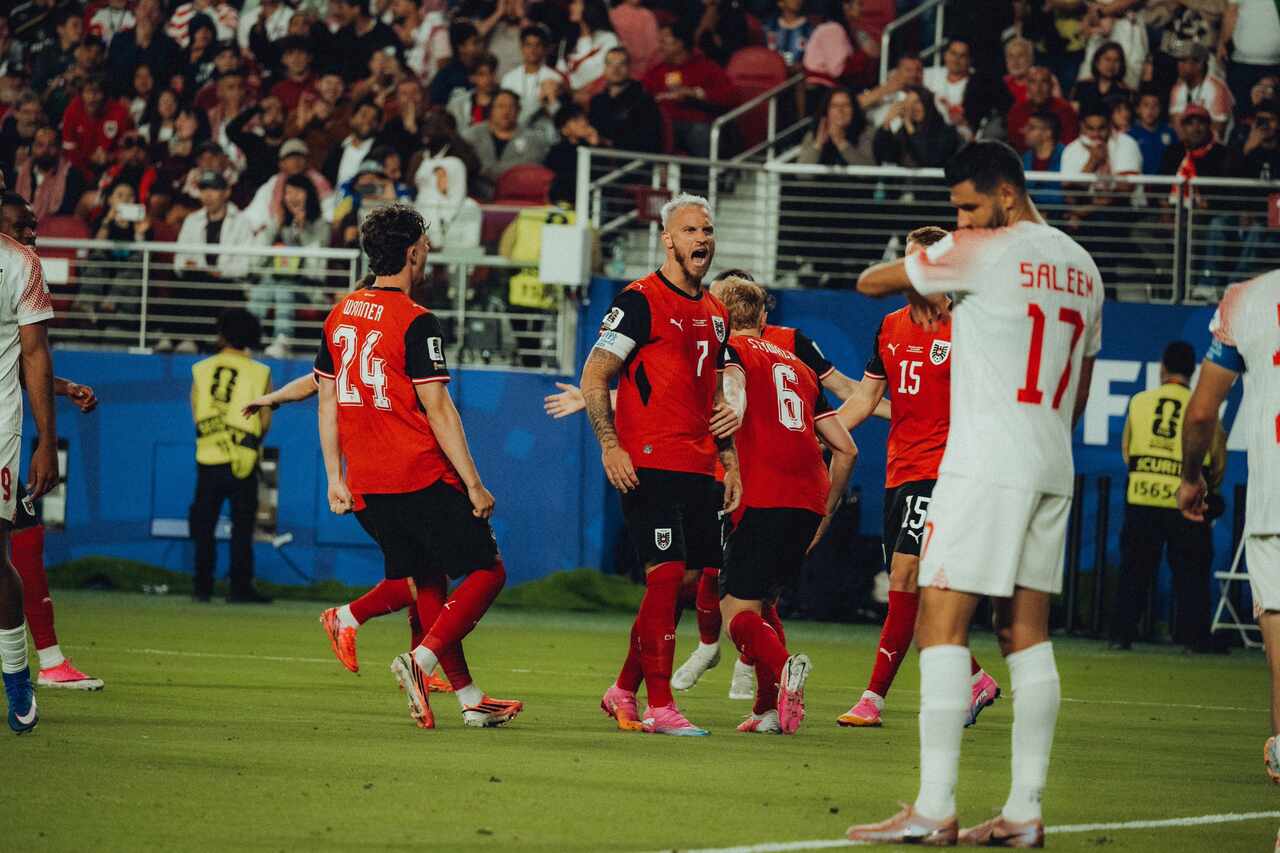 Áustria sofre, mas vence a Jordânia pelo Grupo J Áustria sofre, mas vence a Jordânia pelo Grupo J