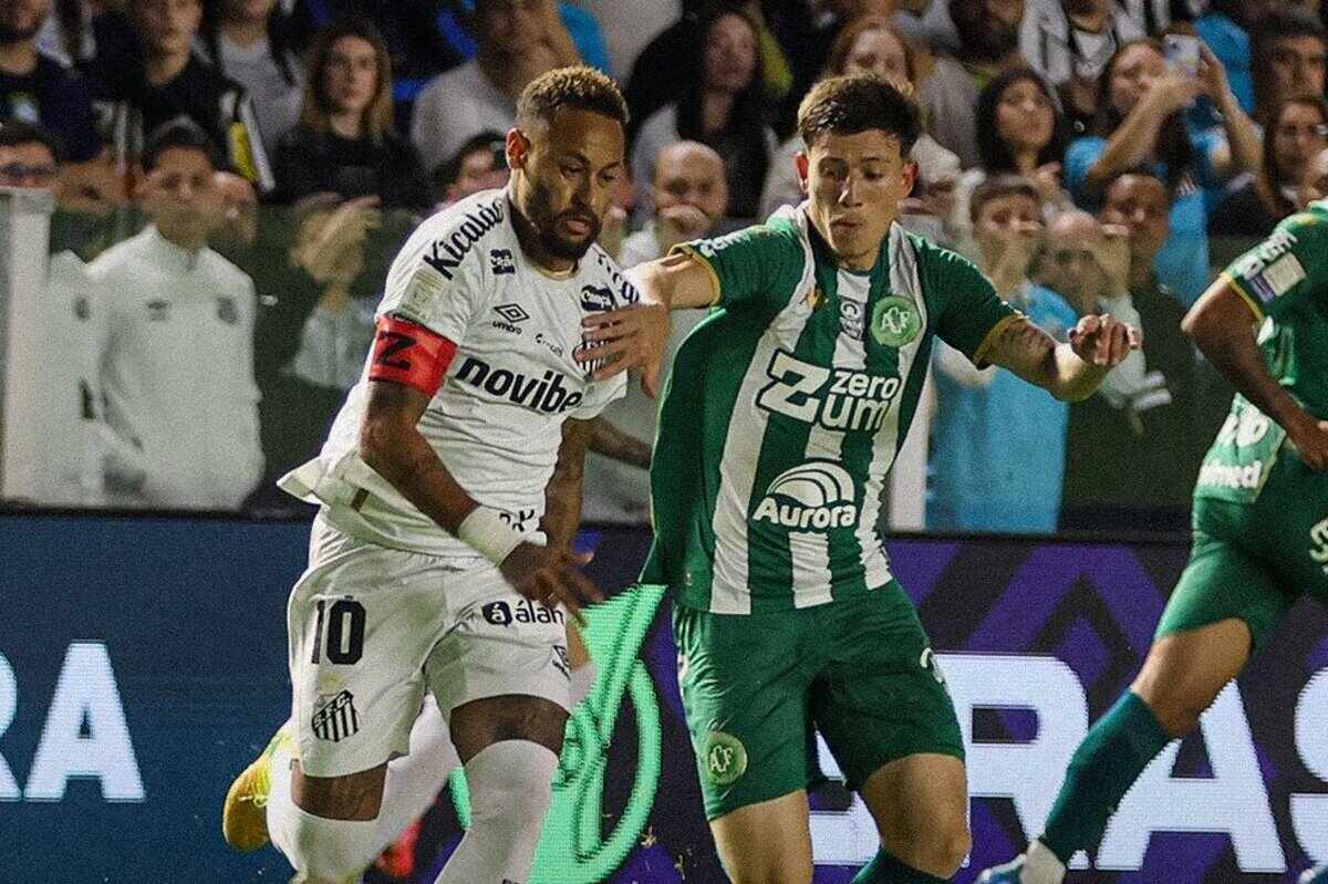 Neymar marca dois, mas Santos fica no empate com a Chape Neymar marca dois, mas Santos fica no empate com a Chape