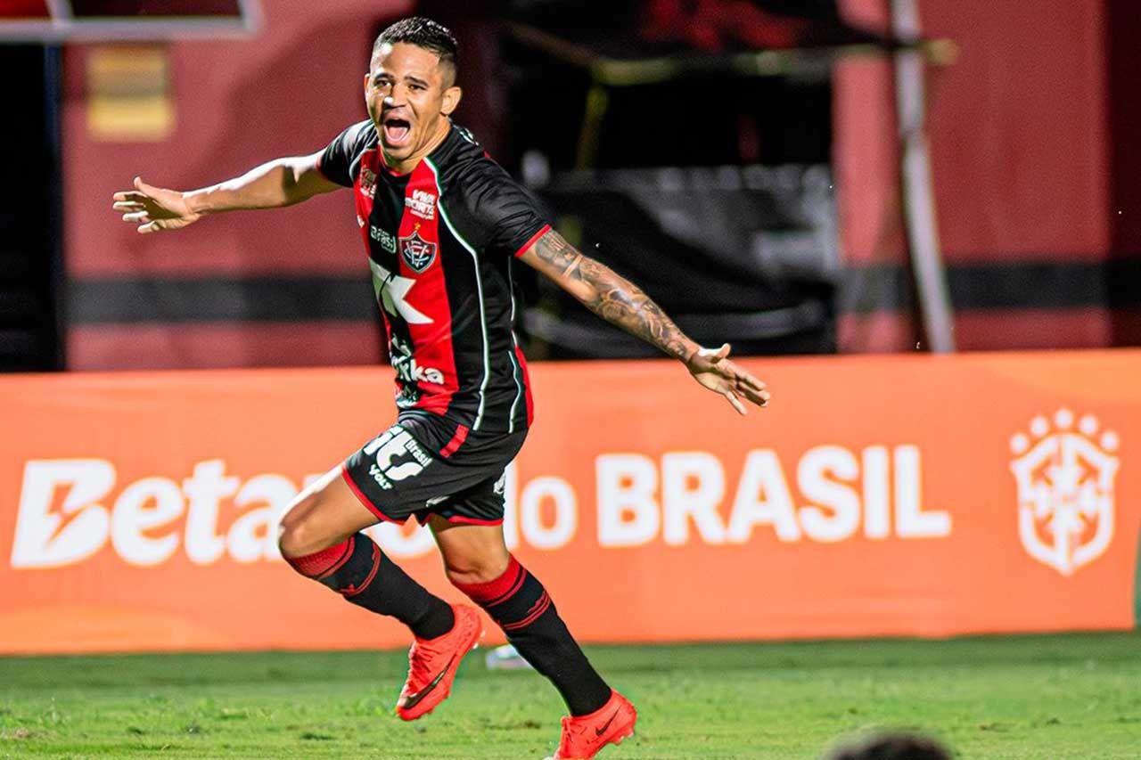 Vitória goleia o Athletico e avança para as quartas de final