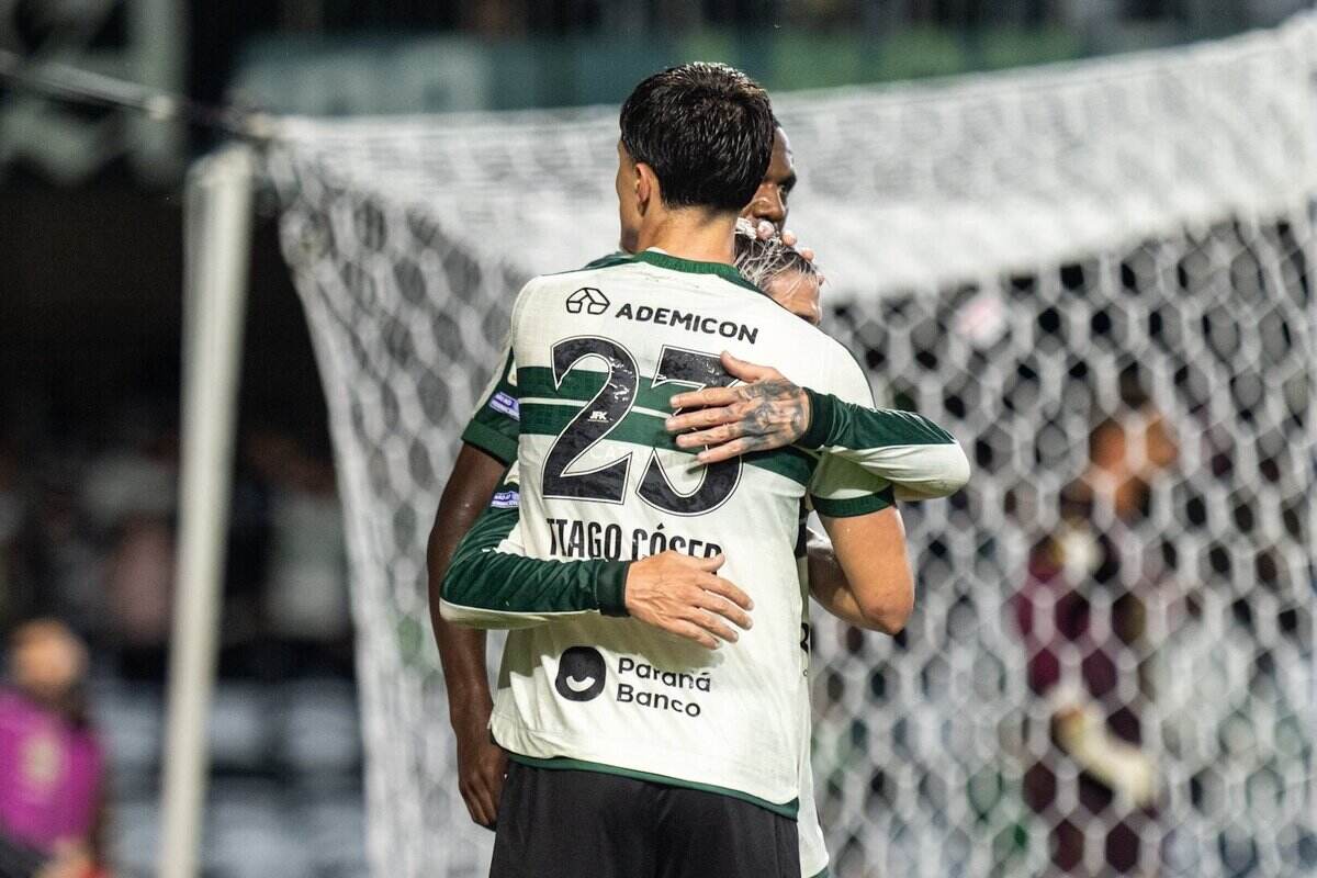 Coritiba vence a Chapecoense em jogos com lesões Coritiba vence a Chapecoense em jogos com lesões