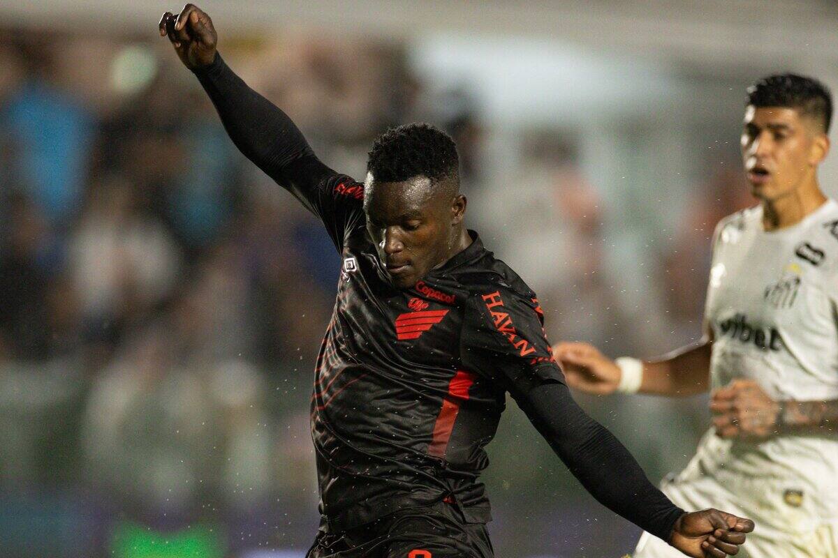 Viveros decide e Athletico bate o Santos na Vila Belmiro Viveros decide e Athletico bate o Santos na Vila Belmiro