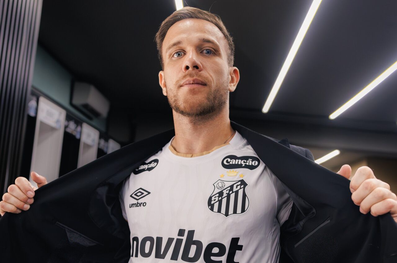 Santos anuncia Arthur e ganha reforço de peso no meio-campo