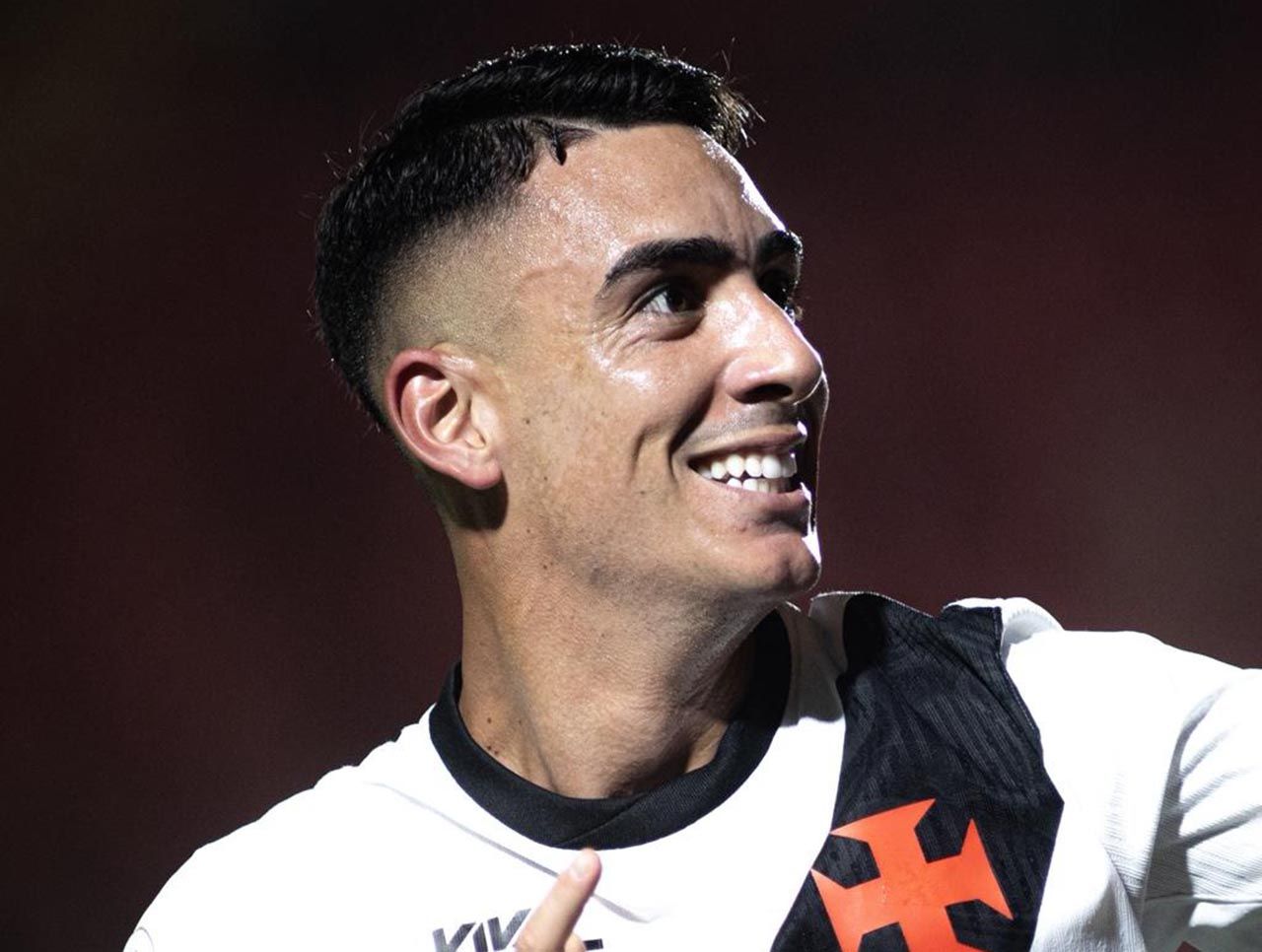 Puma se torna defensor estrangeiro com mais gols no Vasco Puma se torna defensor estrangeiro com mais gols no Vasco