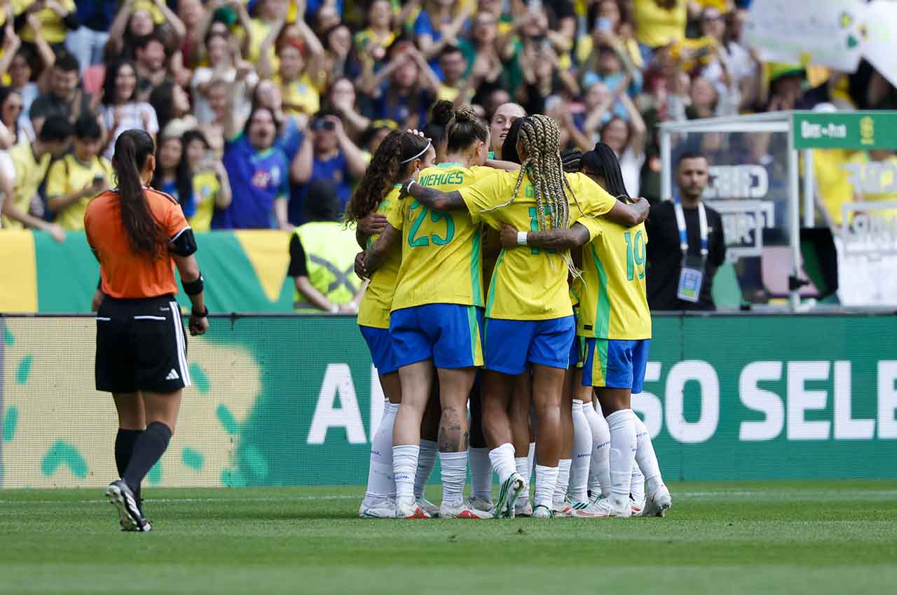 CBF negocia amistosos da Seleção Feminina apenas no Brasil até a Copa CBF negocia amistosos da Seleção Feminina apenas no Brasil até a Copa