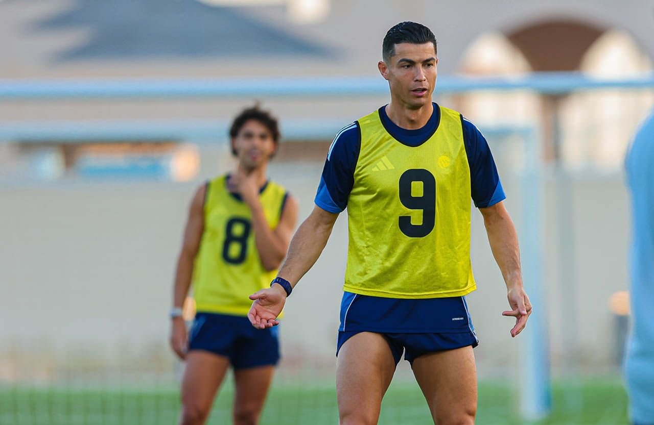 Cristiano Ronaldo garante permanência no Al-Nassr após crise interna