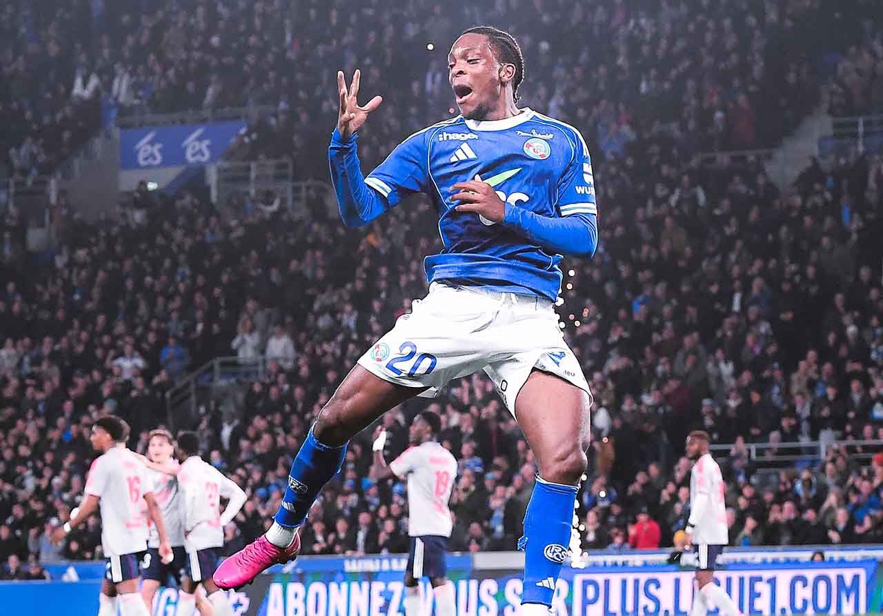Endrick passa em branco, e Lyon perde para o Strasbourg pelo Francês
