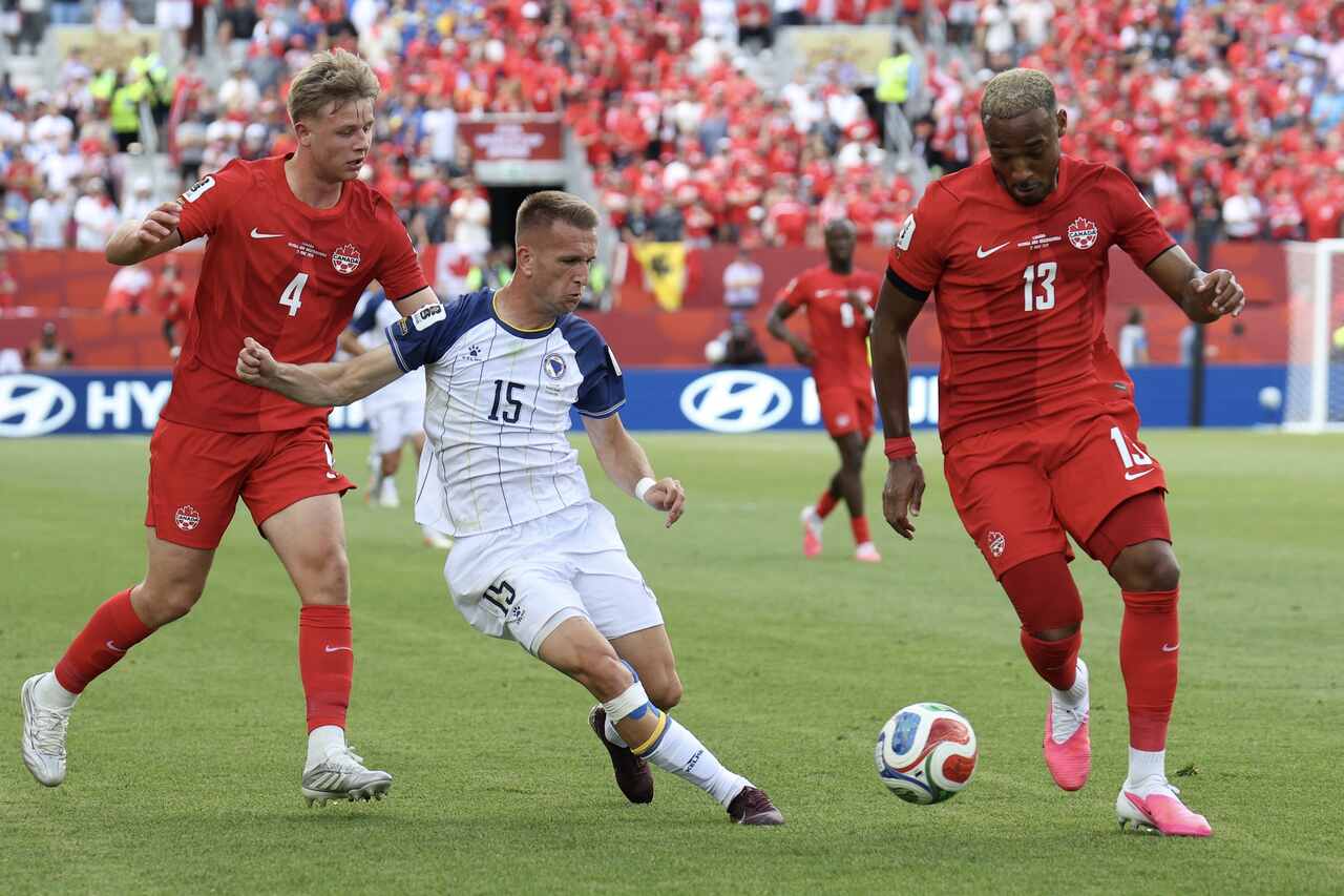 Em jogo elétrico, Canadá e Bósnia empatam em Toronto Em jogo elétrico, Canadá e Bósnia empatam em Toronto