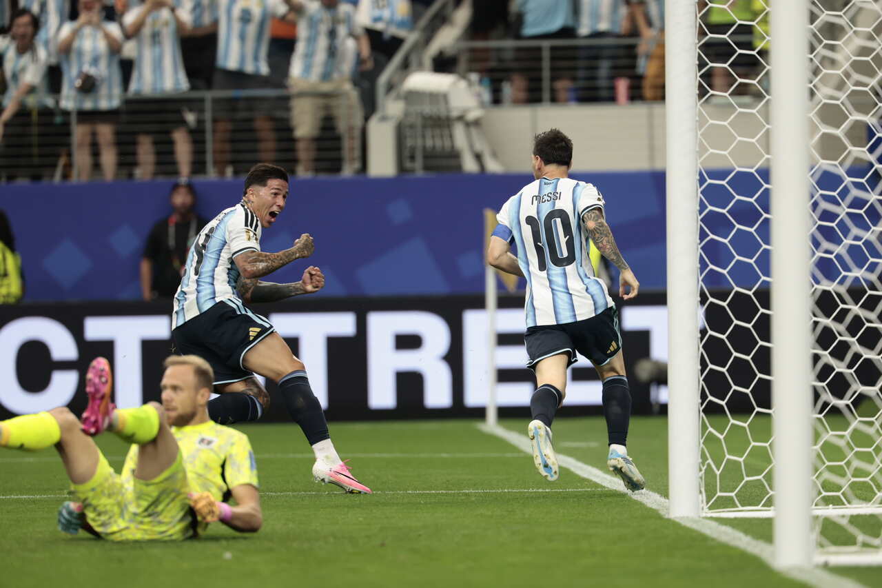 Messi comemora recorde e a classificação da Argentina Messi comemora recorde e a classificação da Argentina