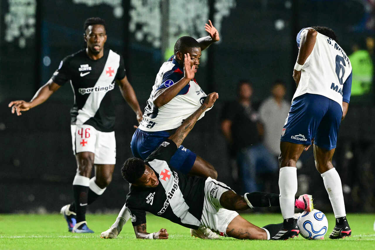 Vasco vence o Independiente Medellín e avança na Sula Vasco vence o Independiente Medellín e avança na Sula