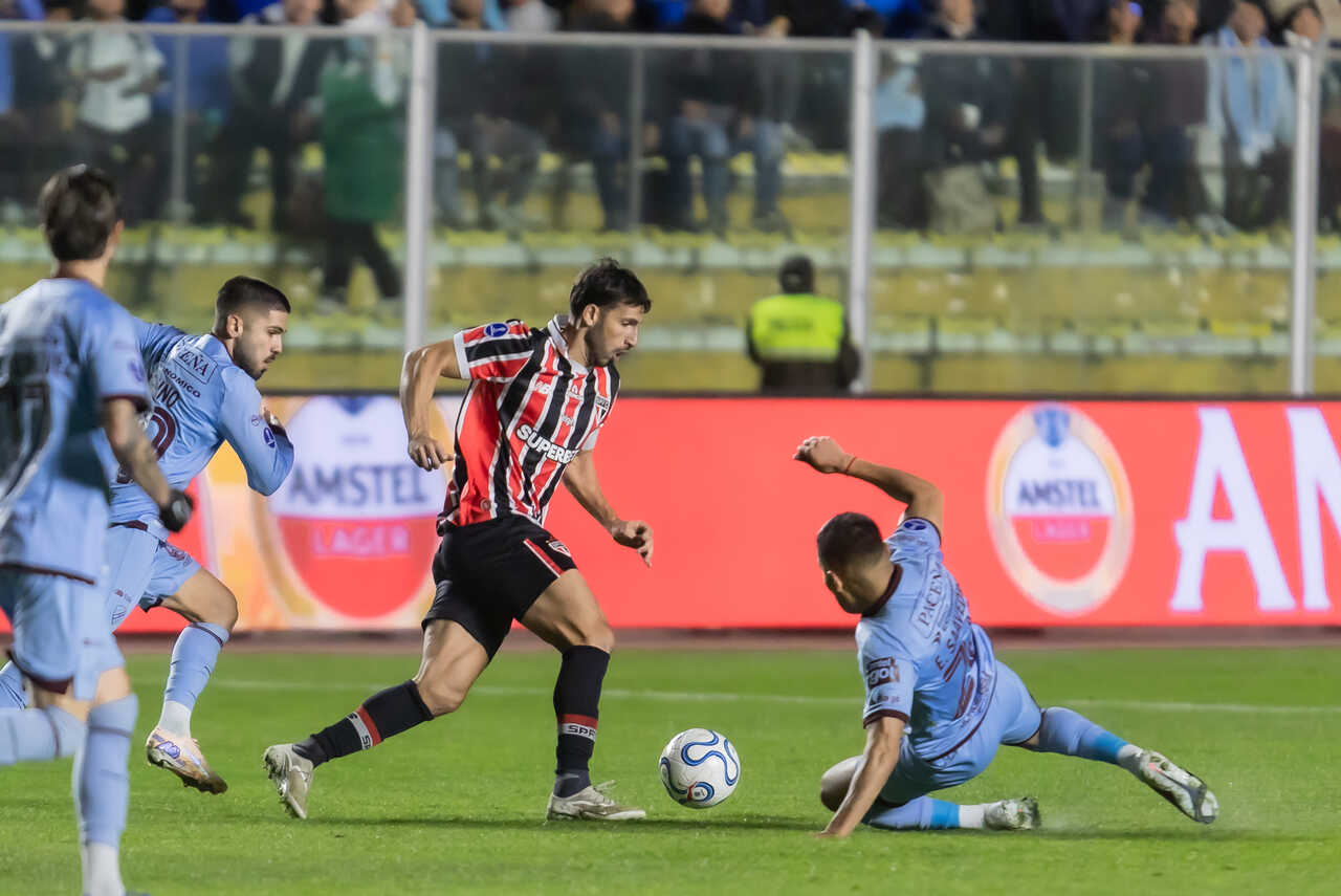 São Paulo segura o empate com o Bolívar na altitude São Paulo segura o empate com o Bolívar na altitude