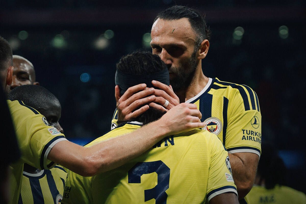 Fenerbahçe vence Lyon e está na Fase de Liga da Champions Fenerbahçe vence Lyon e está na Fase de Liga da Champions