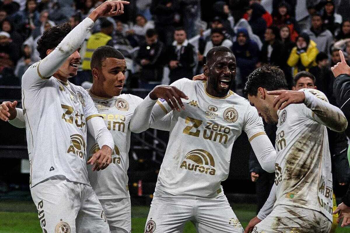 Corinthians perde de virada para Chapecoense em casa