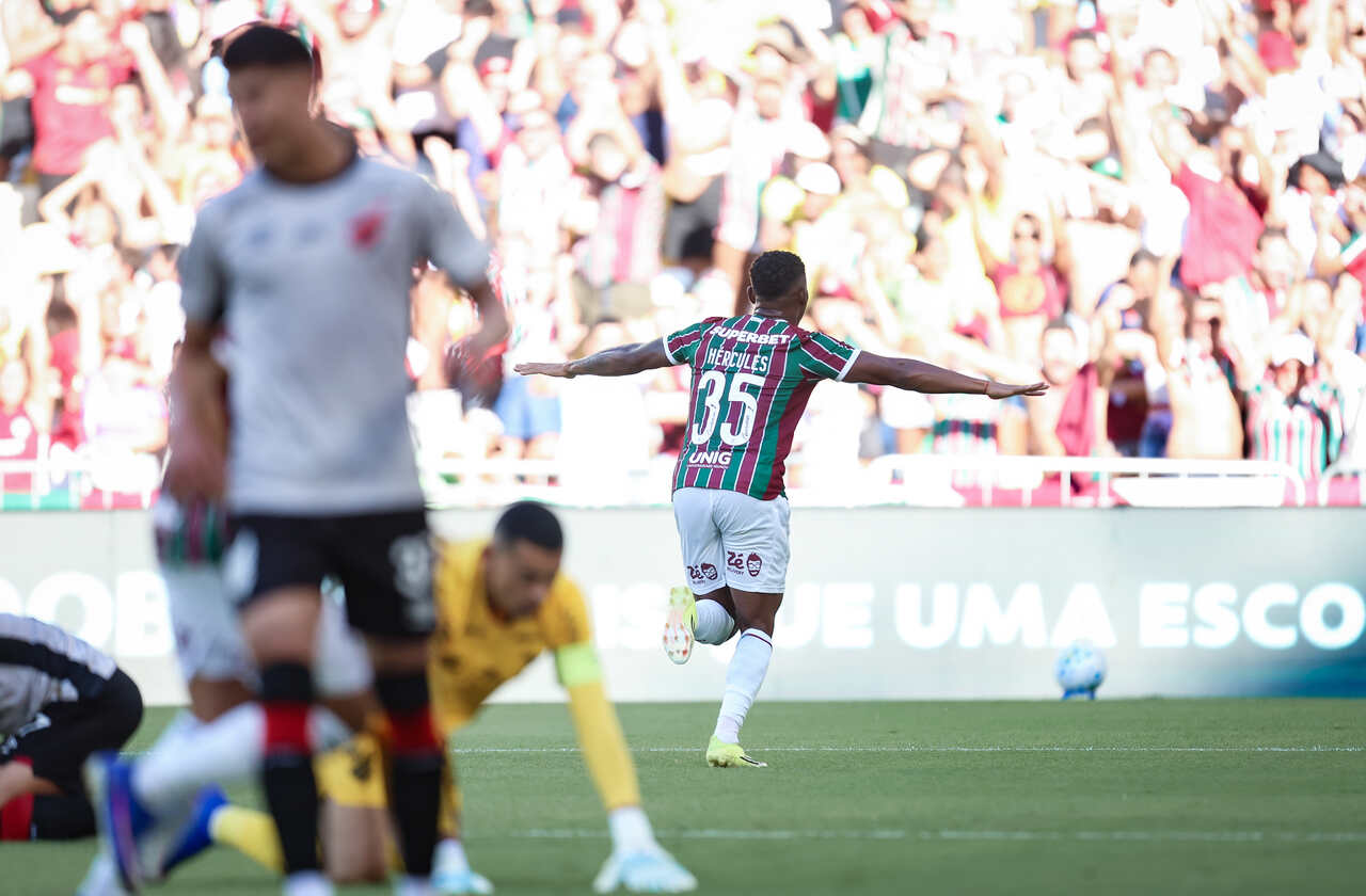 Gol nos acréscimos garante a vitória do Fluminense sobre o Athletico