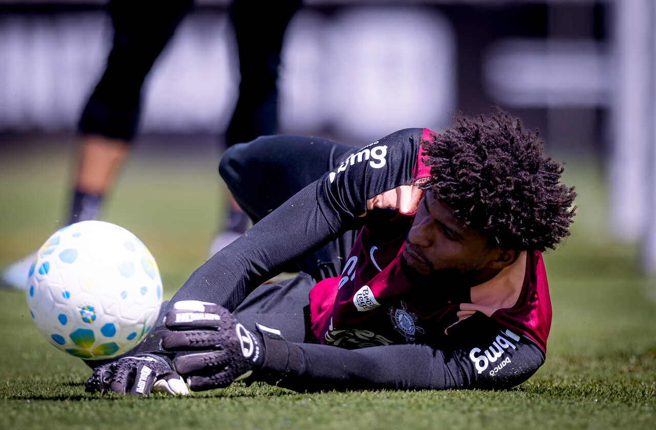 Hugo Souza lamenta ausência na Copa: "Combustível para fazer ainda mais"