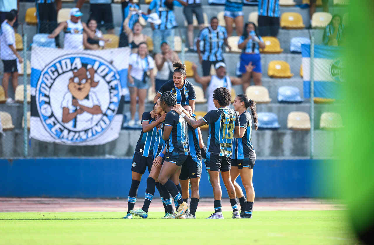 Imagem da noticia Grêmio, cirúrgico, supera Internacional e vence a primeira no Brasileirão Feminino
