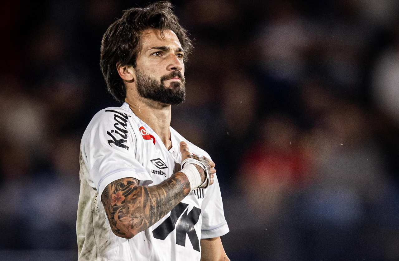 Lautaro elogia jogo contra o Bragantino e valoriza início de Vojvoda no Santos