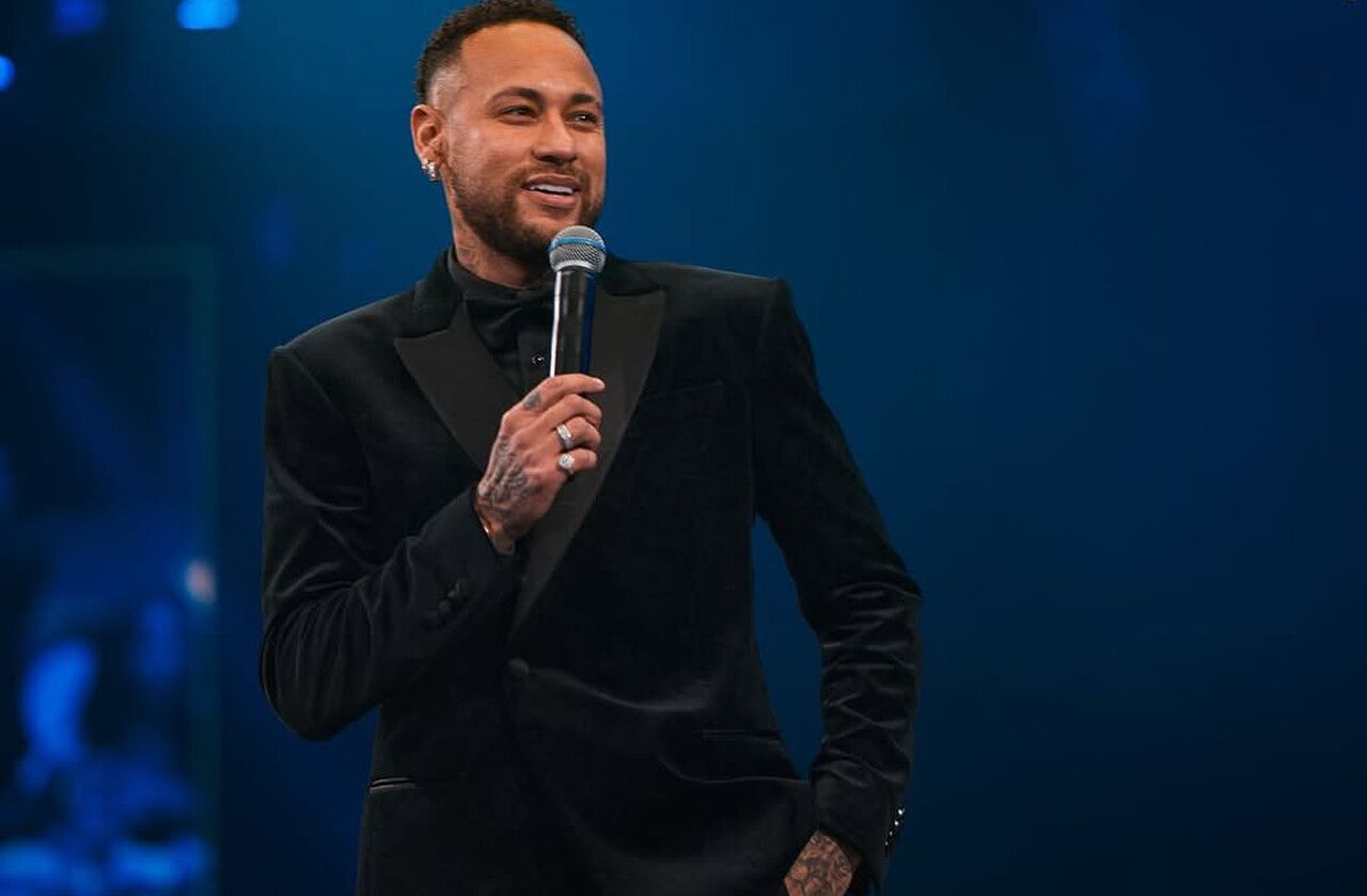 Neymar chega a Belém para jogo decisivo do Santos Neymar chega a Belém para jogo decisivo do Santos
