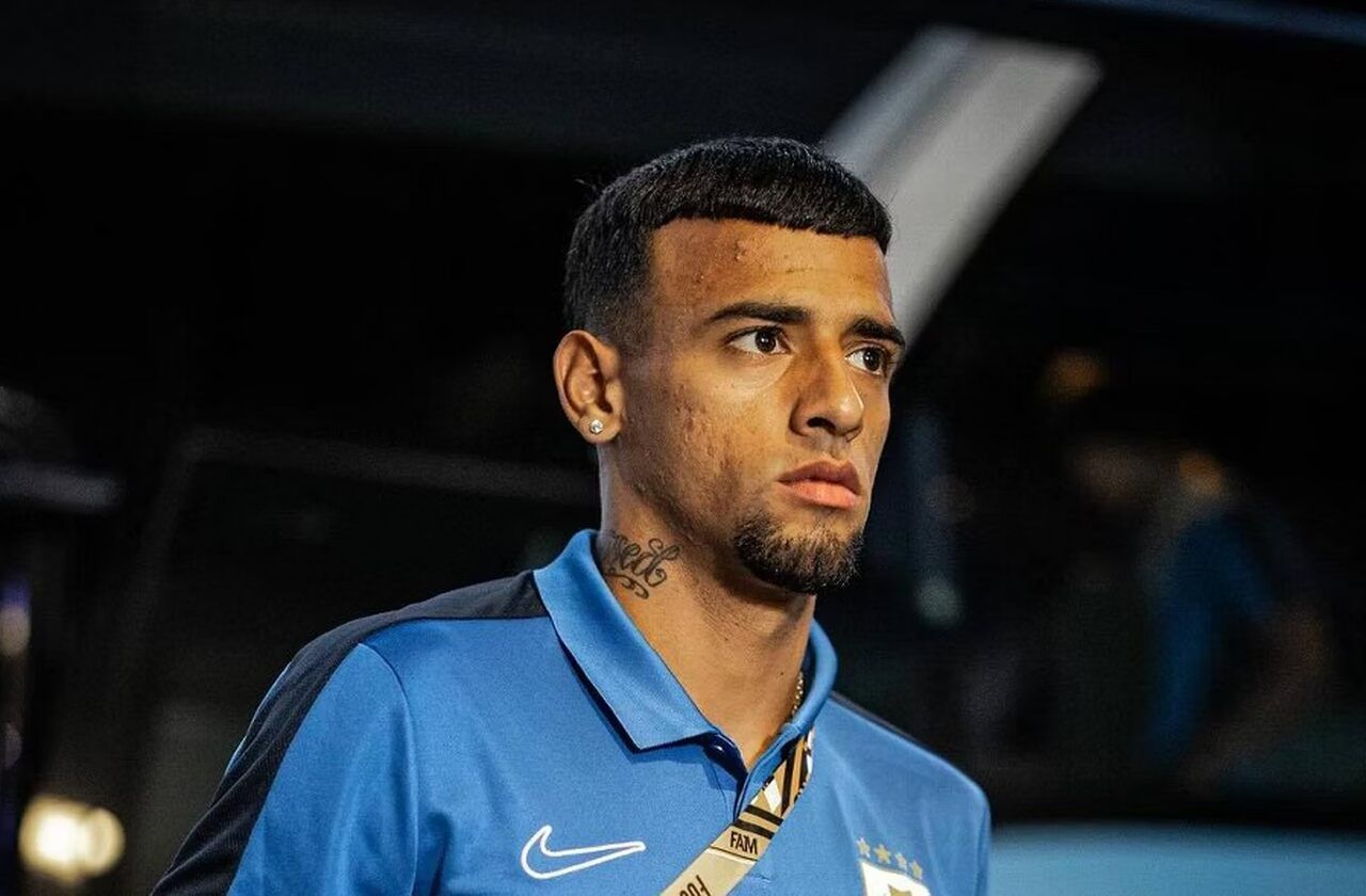 Lucho chega a Belo Horizonte para assinar com Cruzeiro Lucho chega a Belo Horizonte para assinar com Cruzeiro
