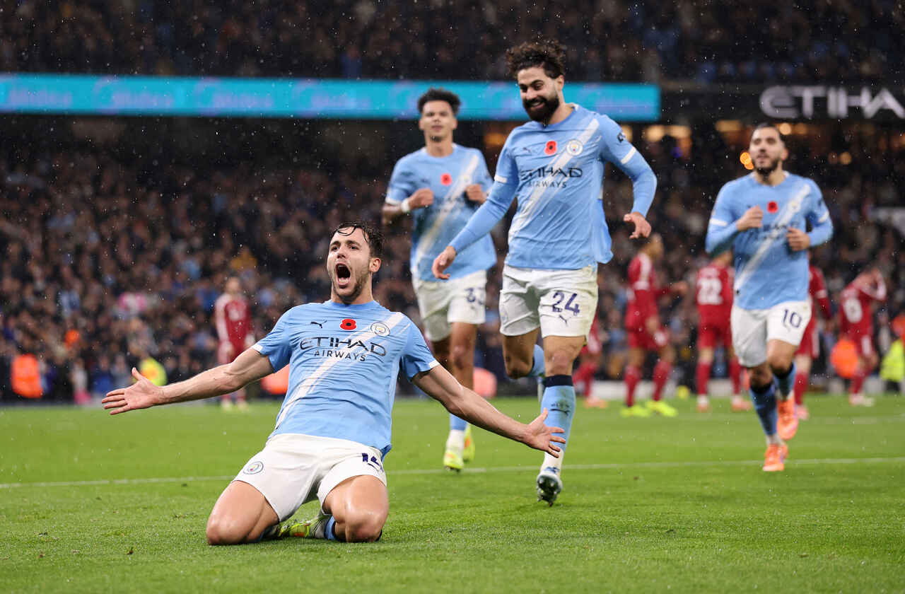 Haaland marca, Doku brilha e City domina o Liverpool no Etihad