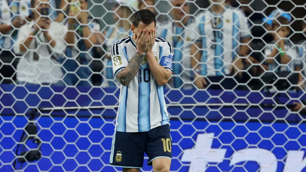 Messi chega ao terceiro pênalti perdido em Copas do Mundo Messi chega ao terceiro pênalti perdido em Copas do Mundo