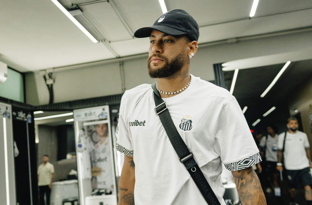 Neymar confirma cobrança geral ao elenco: "Sou o capitão" Neymar confirma cobrança geral ao elenco: "Sou o capitão"