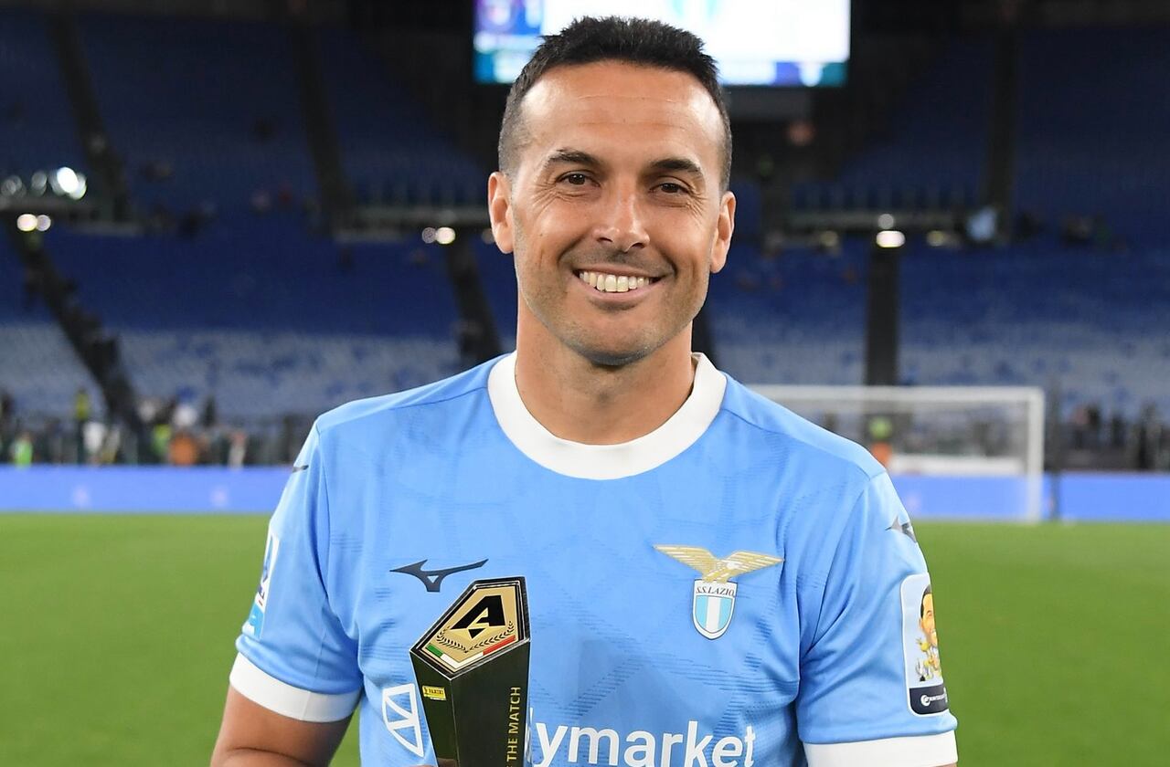 Ídolo do Barcelona e campeão do mundo, atacante se aposenta aos 39 anos