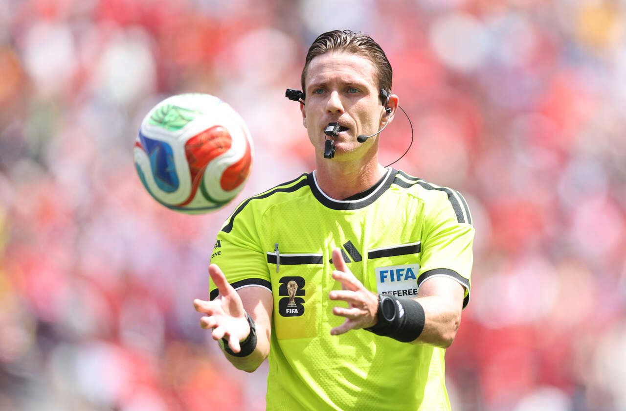 Fifa confirma arbitragem brasileira para Suíça x Canadá Fifa confirma arbitragem brasileira para Suíça x Canadá