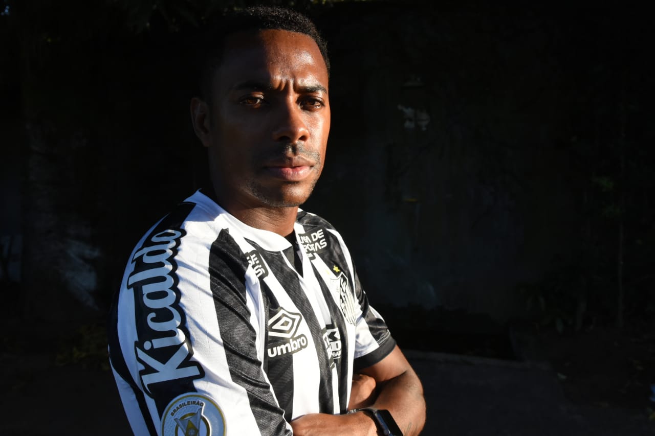 STJ decide que Robinho pode cumprir pena no Brasil por estupro coletivo