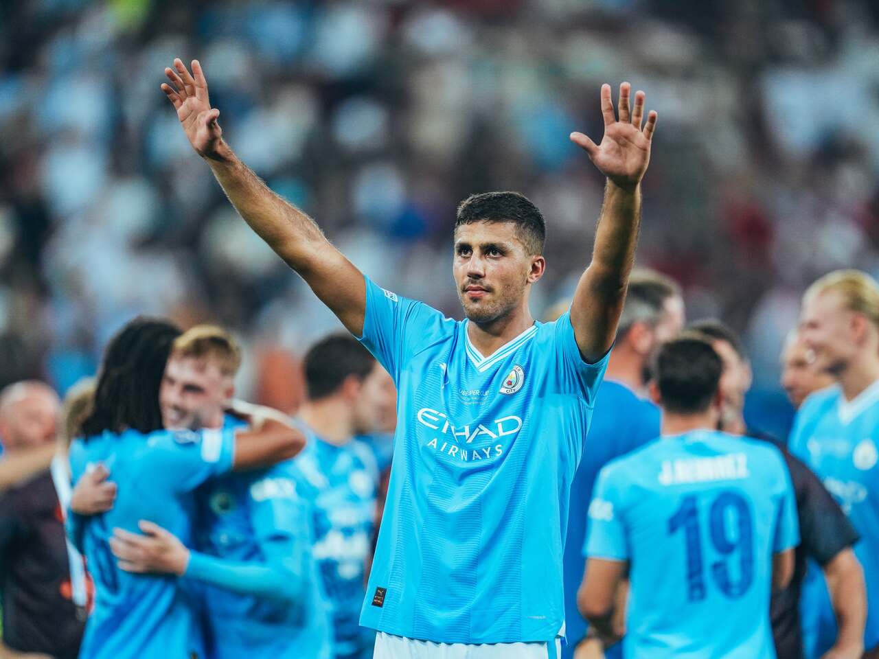 Técnico do Manchester City não garante permanência de Rodri