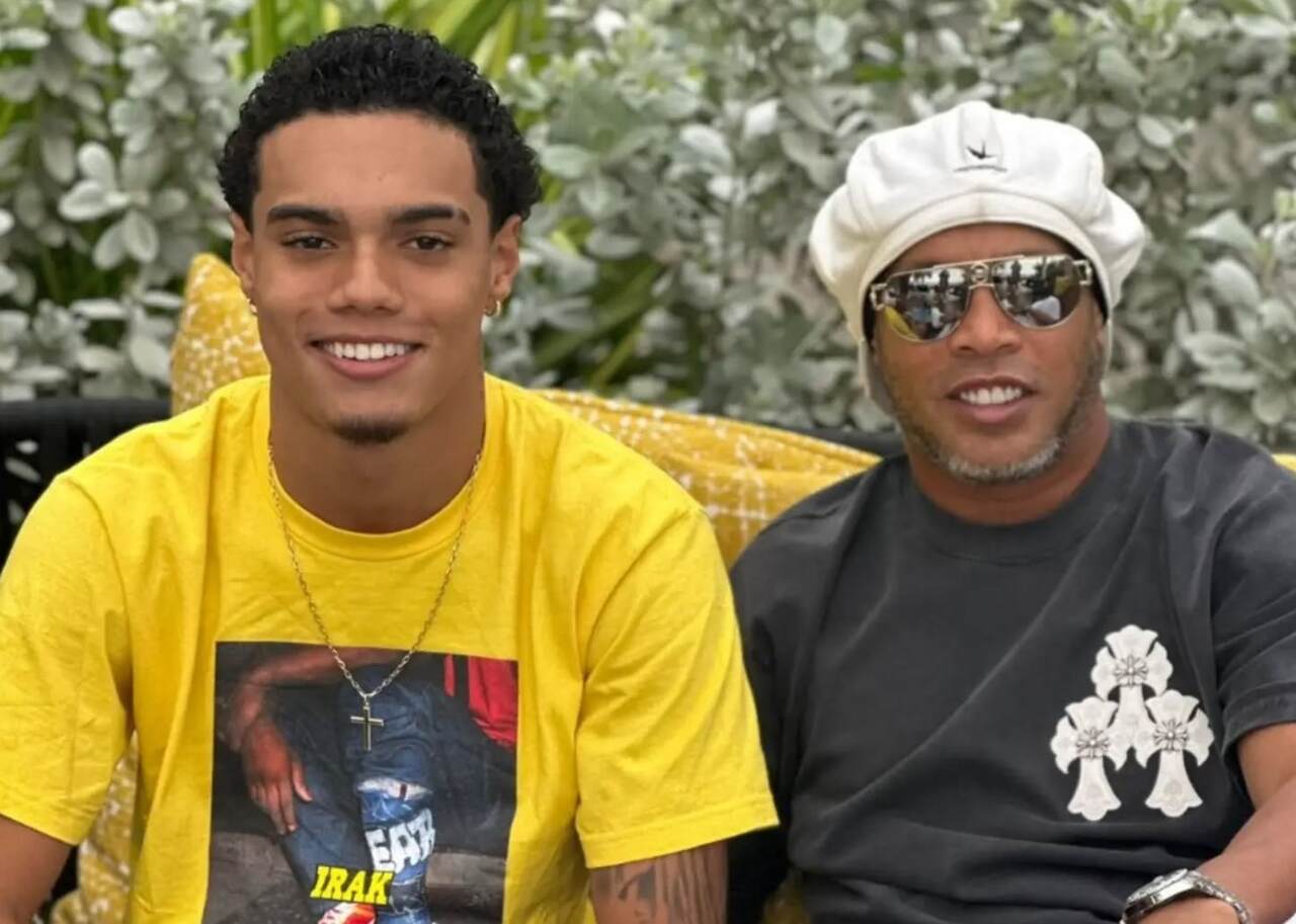 Filho de Ronaldinho, João Mendes diz não sentir pressão pelo nome do pai