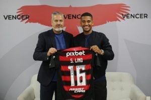 Flamengo anuncia a contratação de Samuel Lino