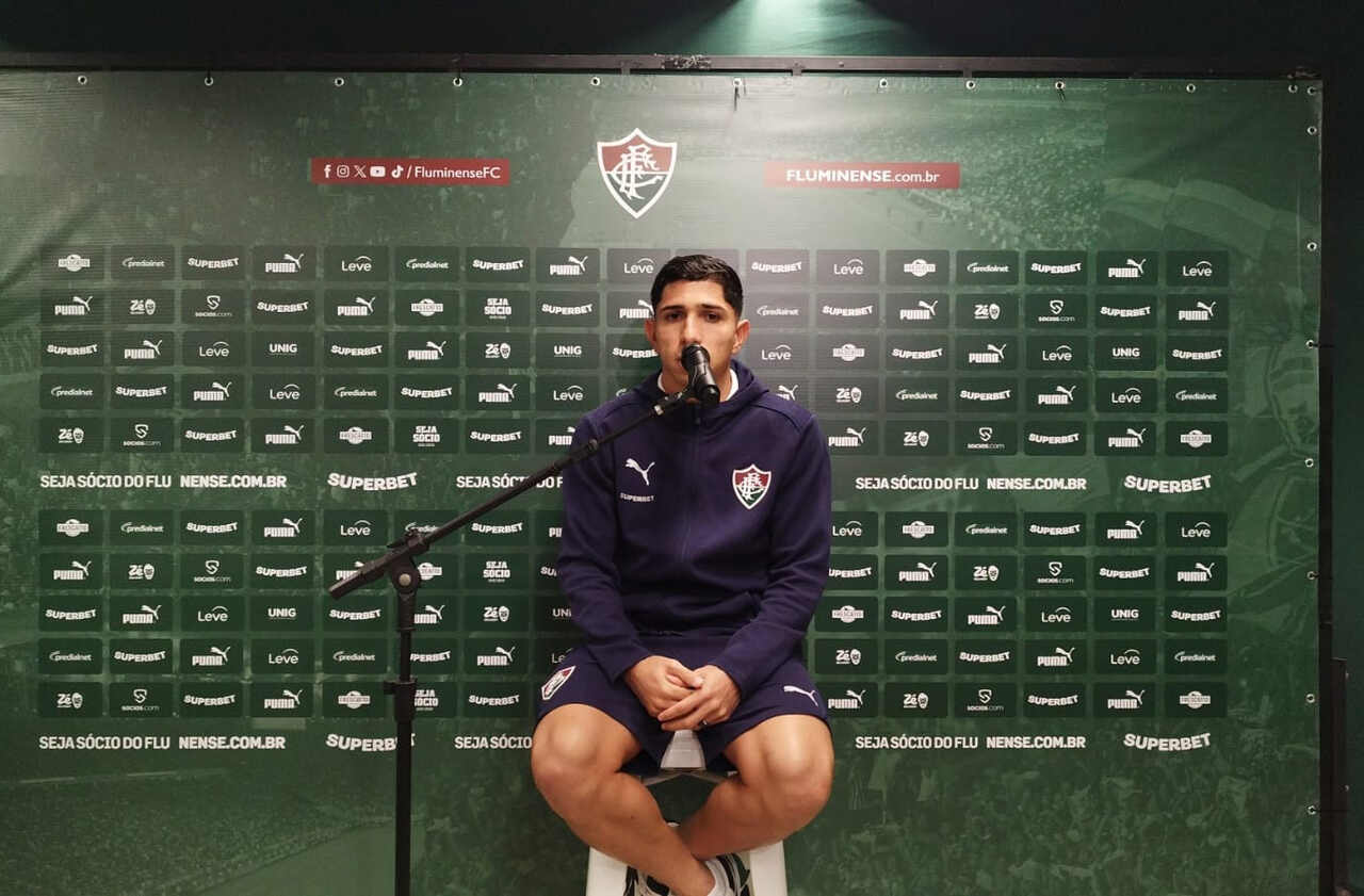 Savarino se incomoda com vaias e analisa triunfo do Fluminense: "Temos que matar o jogo"
