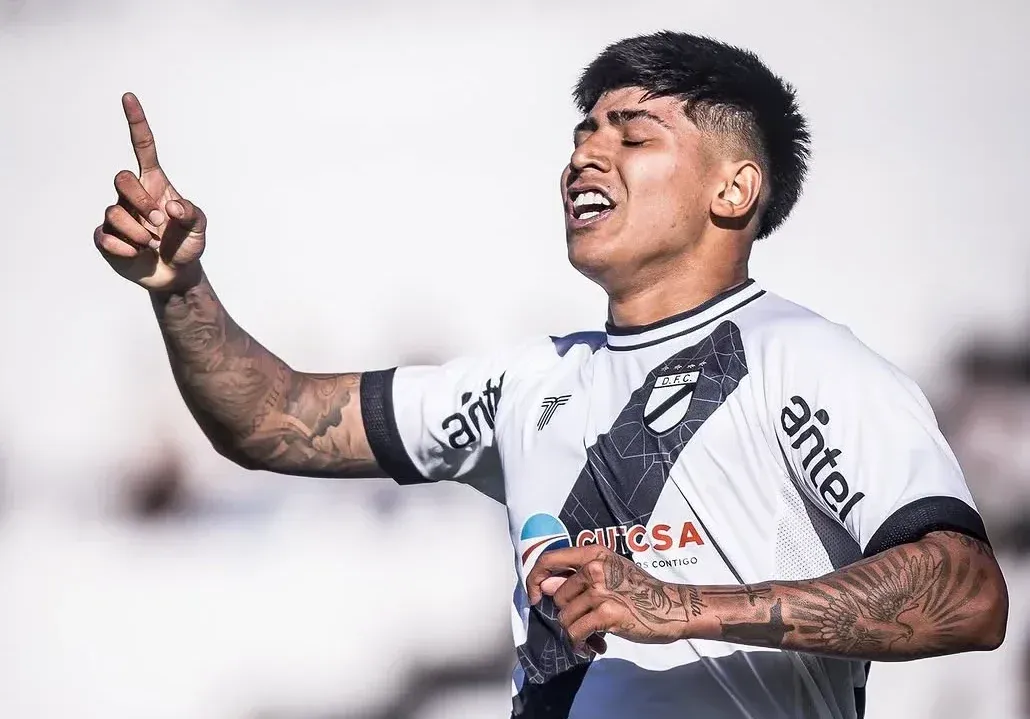 Botafogo avança por camisa 10 do Danubio (URU) Botafogo avança por camisa 10 do Danubio (URU)