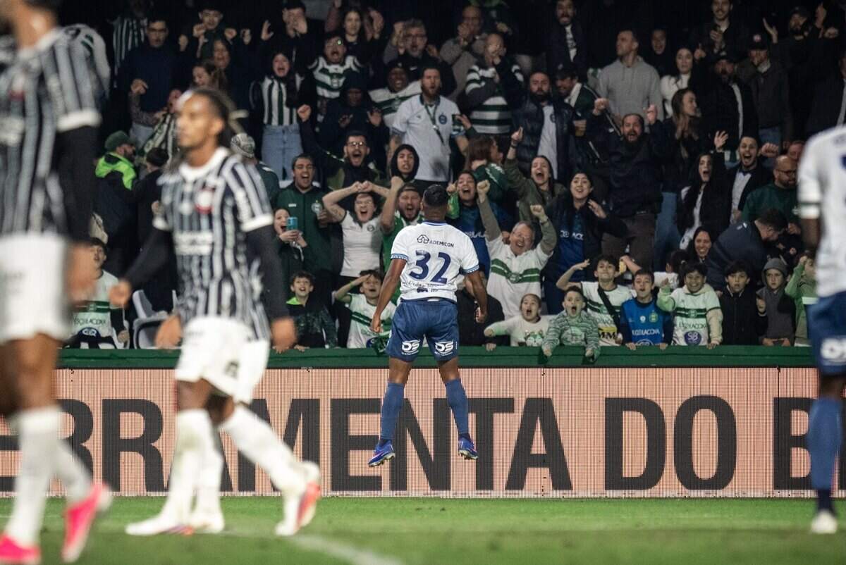 Corinthians perde para o Coritiba no Couto Pereira