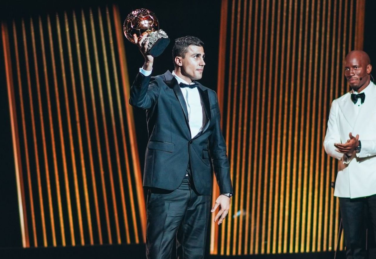 "Rodri é melhor que Vini Jr", afirma ídolo do Manchester United após Bola de Ouro. Foto: Instagram/@ballondorofficial