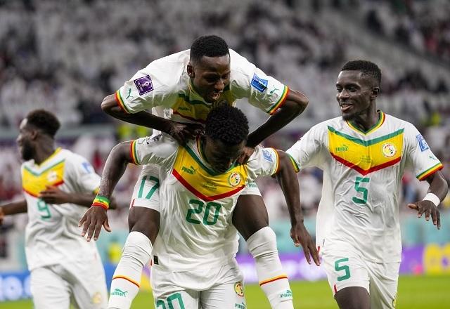 Senegal vence o Catar e acirra briga no Grupo A por vaga no mata-mata da Copa