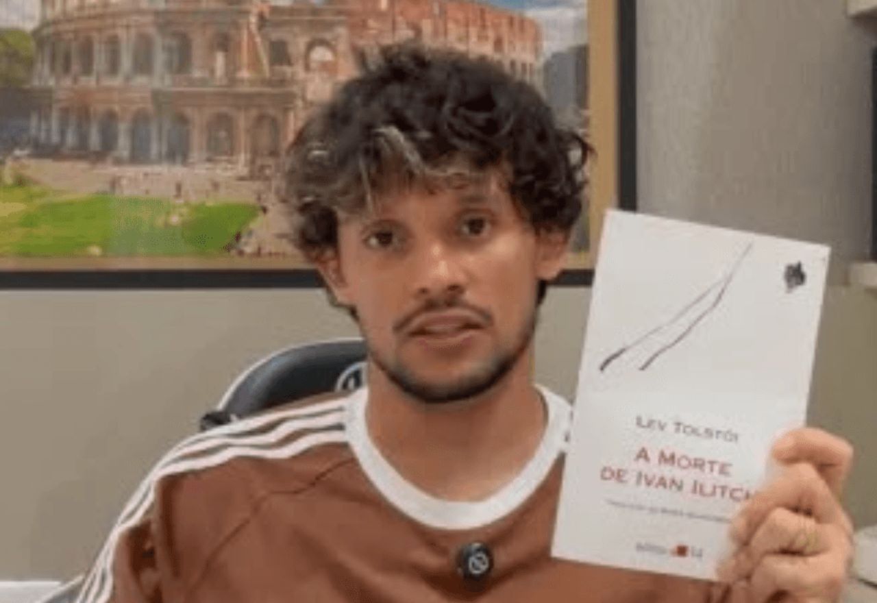 Meia do Atlético-MG faz livro russo entrar nos mais vendidos