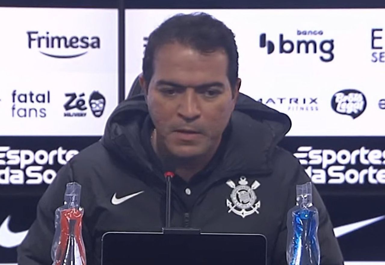 Marcelo Paz garante permanência de Diniz no Corinthians Marcelo Paz garante permanência de Diniz no Corinthians