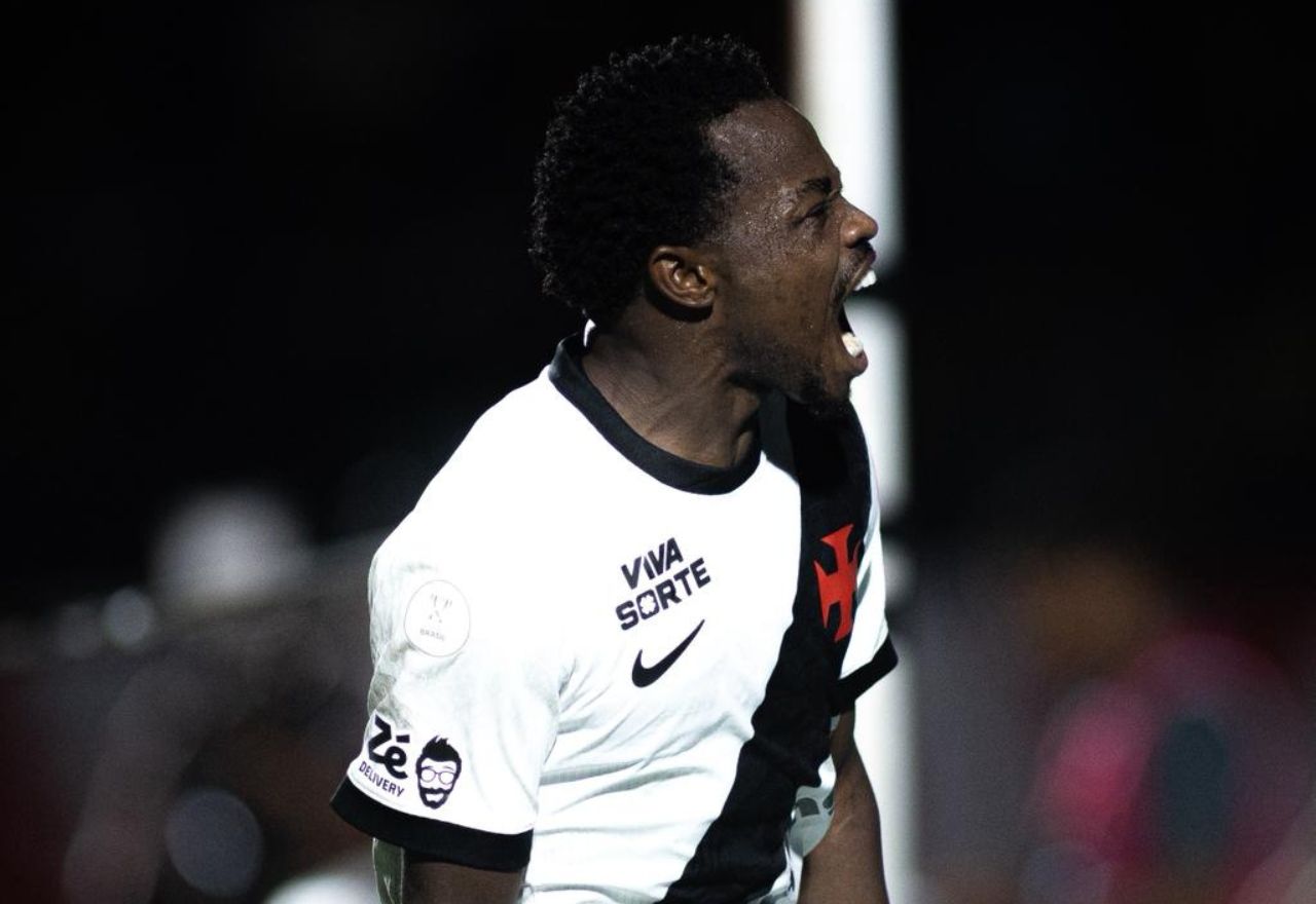  Vasco bate Vitória e está na semifinal da Copa do Brasil