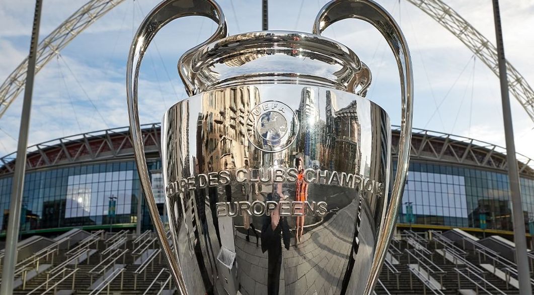 Confira os classificados dos playoffs para as oitavas da Champions 25/26