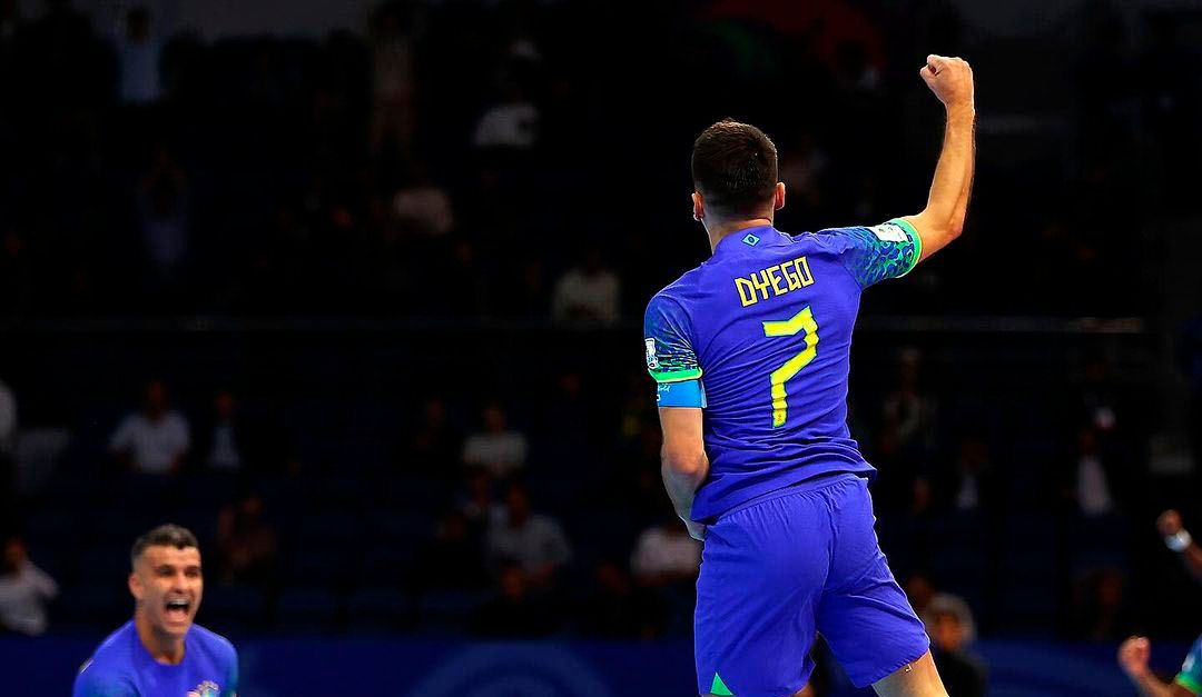 Brasil vence Ucrânia e volta à final da Copa do Mundo de Futsal após 12 anos