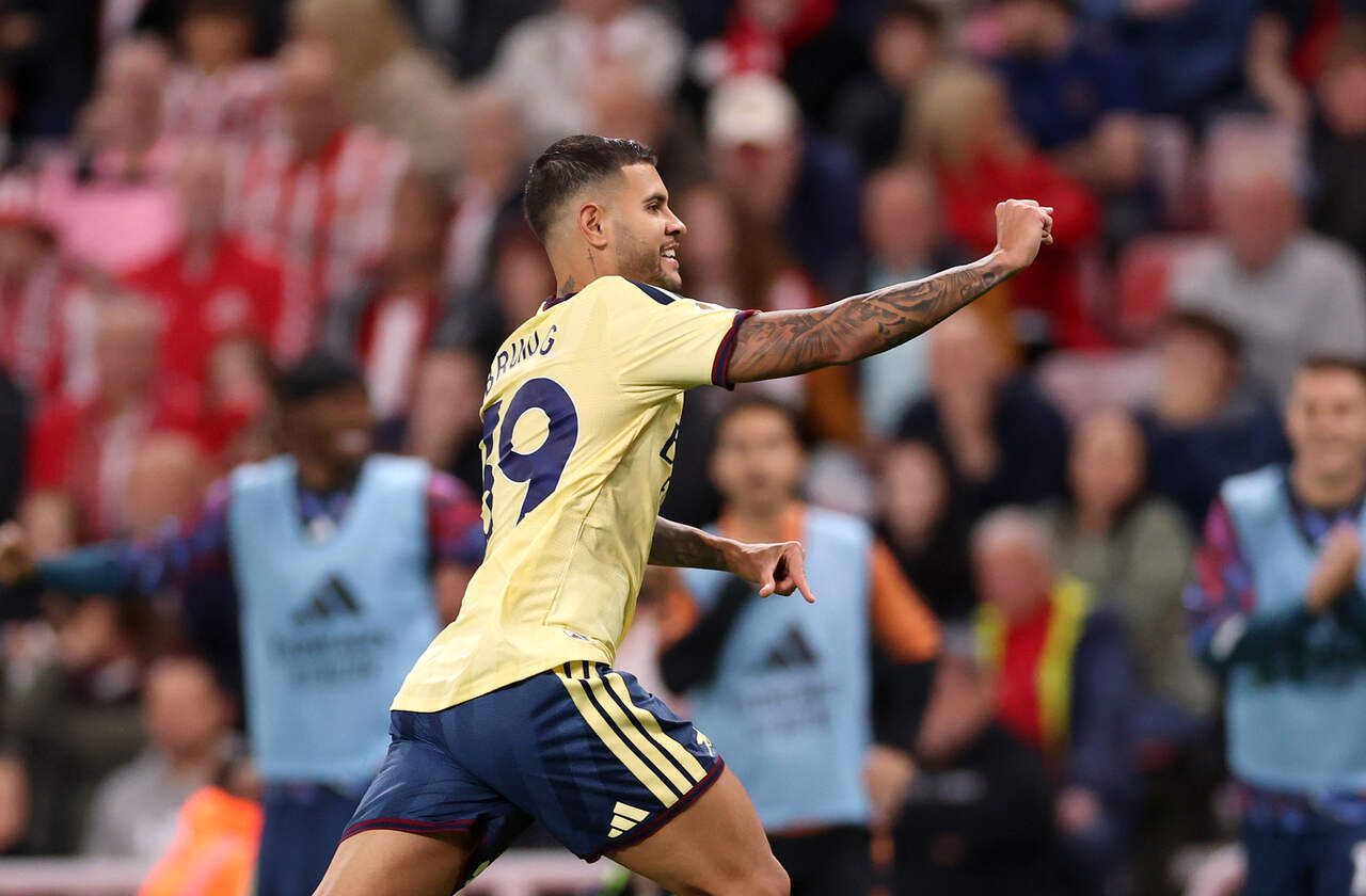 Bruno Guimarães faz golaço e Arsenal segue líder Bruno Guimarães faz golaço e Arsenal segue líder