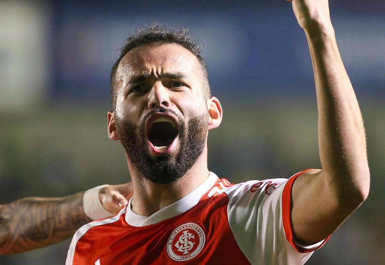 Santos encaminha contratação do meio-campista Thiago Maia