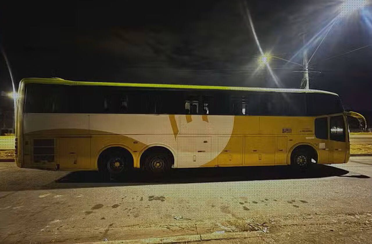 Torcedor do Cruzeiro morre após cair de ônibus na volta de jogo 