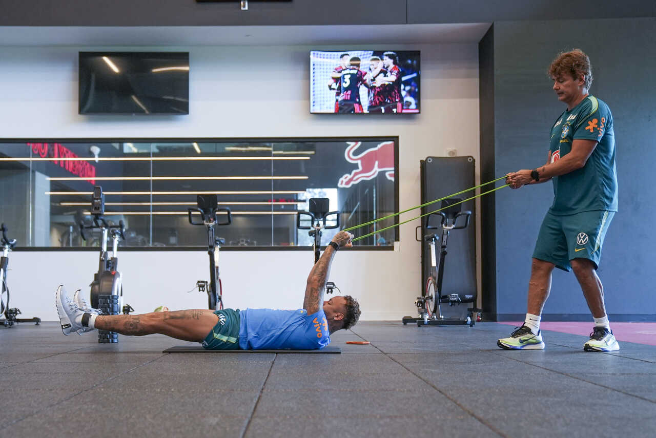 Neymar publica foto na academia às vésperas da estreia do Brasil na Copa Neymar publica foto na academia às vésperas da estreia do Brasil na Copa