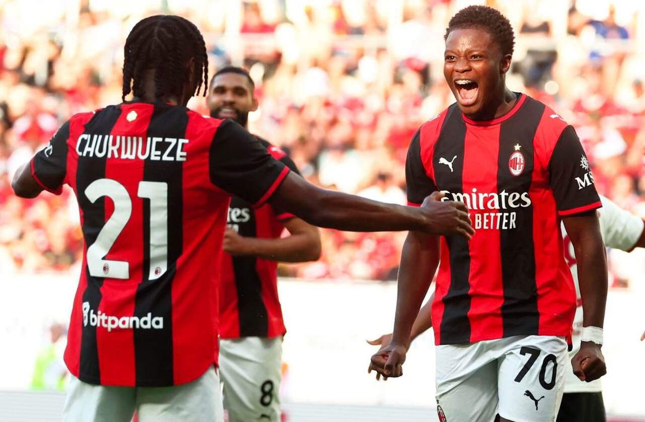 Milan vence United no último amistoso Milan vence United no último amistoso