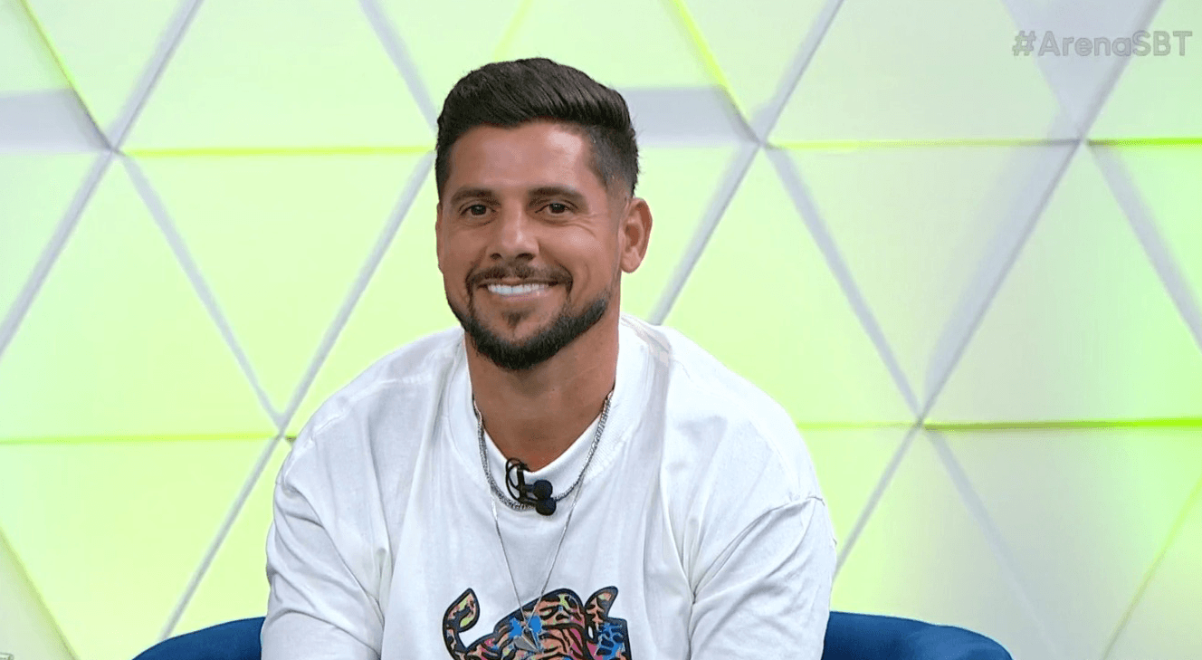 Cicinho: "O Corinthians não passa da semifinal do Paulistão"