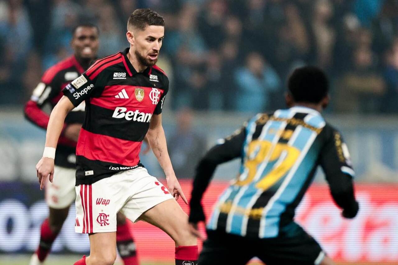 Dupla de volantes desfalca o Flamengo contra o Athletico