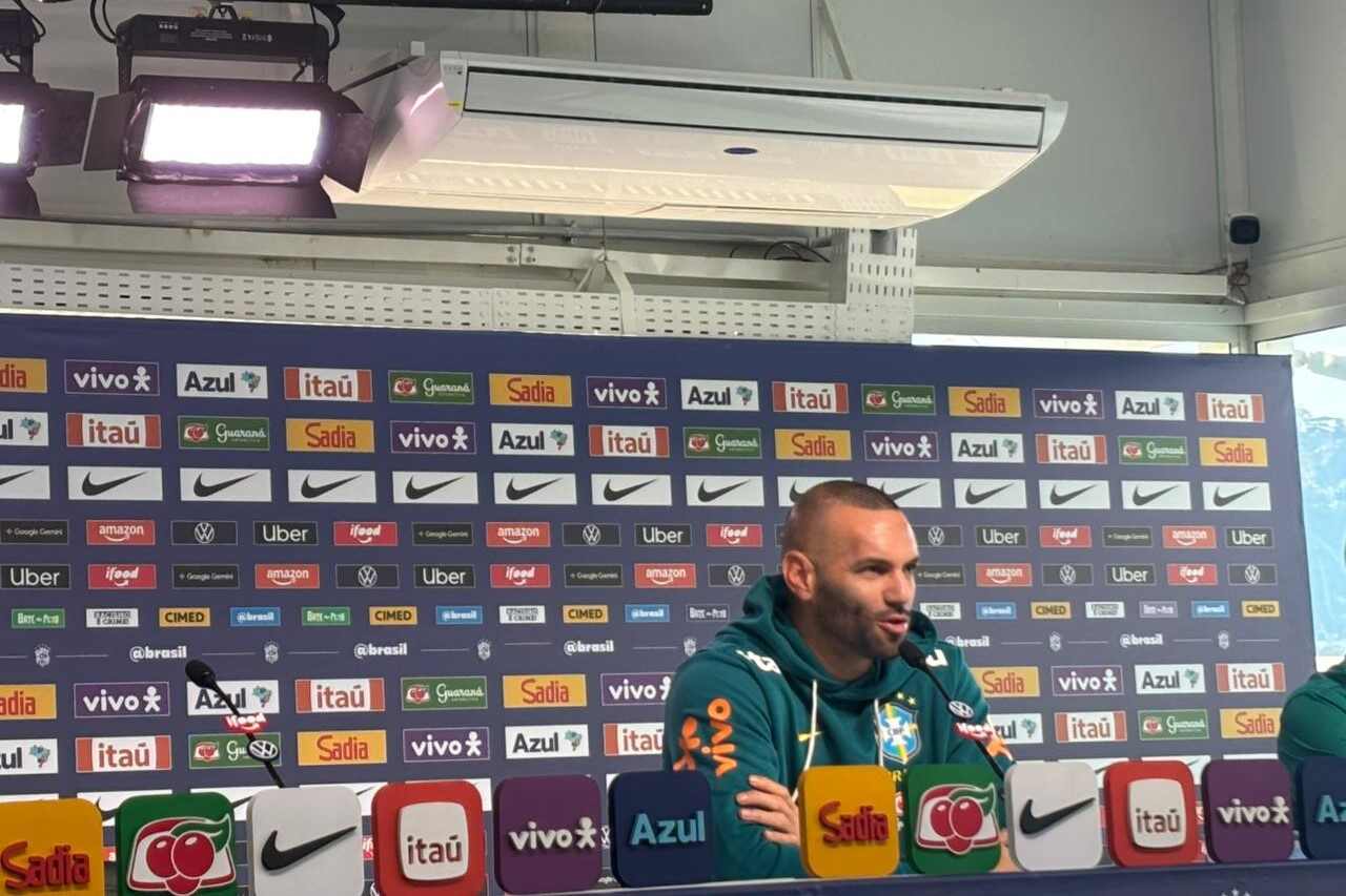 Weverton destaca disputa saudável na Seleção: “Todos querem jogar”