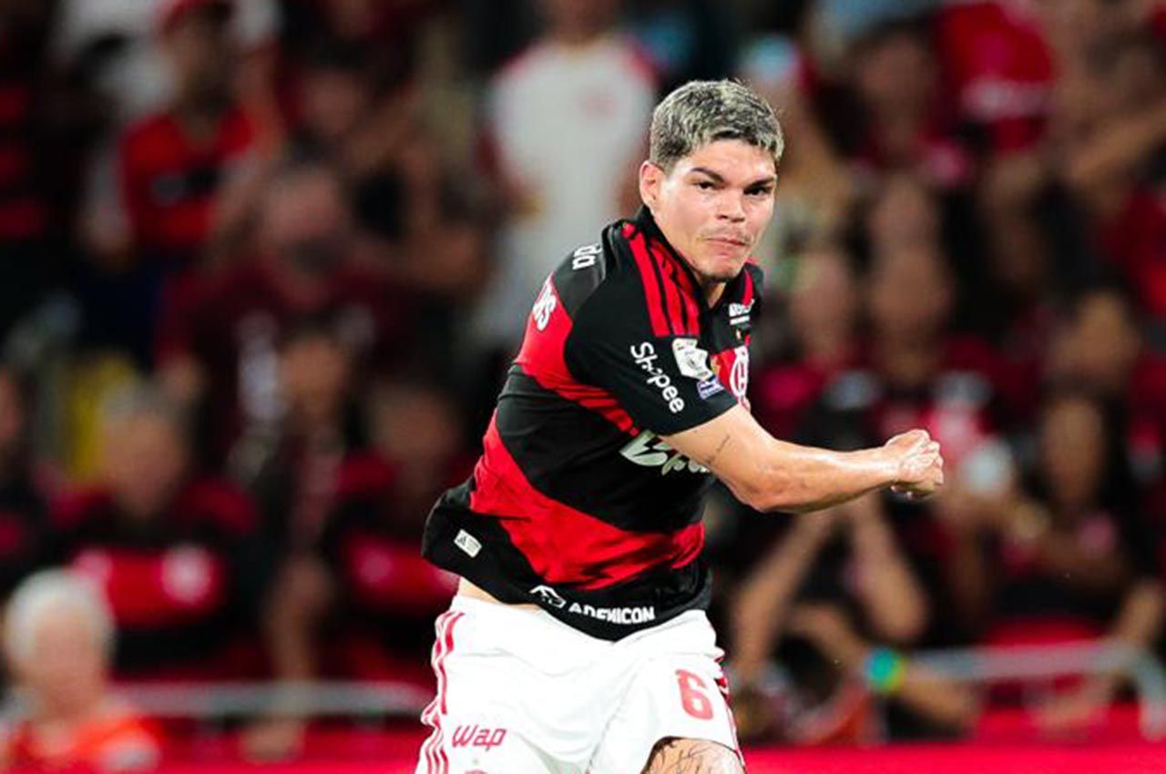 Ayrton Lucas lesiona e desfalca Flamengo Ayrton Lucas lesiona e desfalca Flamengo